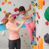 Bouldern und Klettern mit Kindern und Familie in der Kinderwelt der Boulderwelt Dortmund