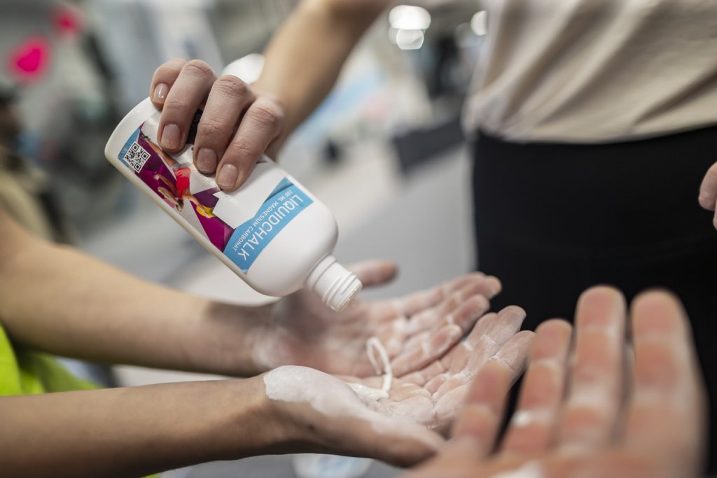 Nutze wenn möglich Liquid Chalk für weniger Chalk in der Luft